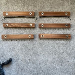 Wall mount jewels display